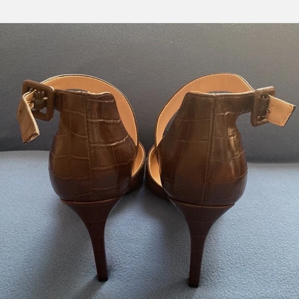 New Very Classic And Elegant Shoes 4” Heels By Unisa Size 9.5 - Picture 5 of 8